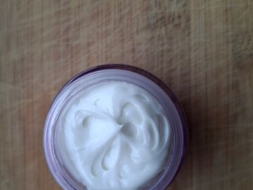 Niacinamide face cream made with tallow