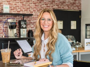woman at coffeshop