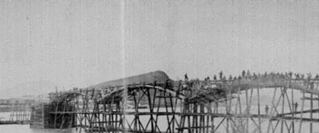 1st ME bridging the Tennessee River at Chattanooga. March 1864