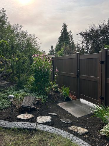 Vinyl Fence with wood grain 