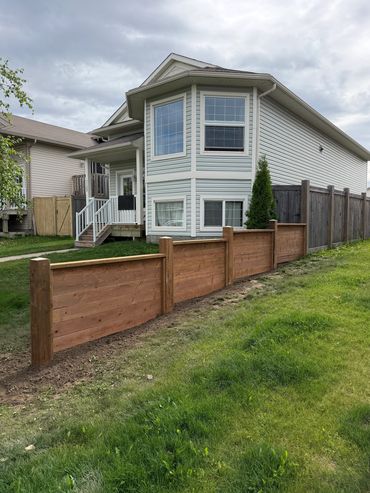 3 foot horizontal front yard fence. 