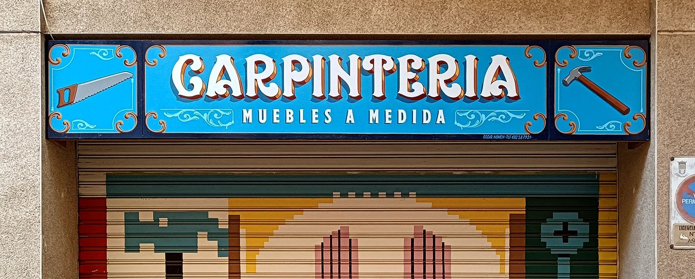 Rotulación tradicional a pincel sobre madera para carpintería en l'Hospitalet de llobregat en estilo