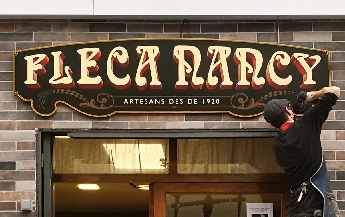 Rotulación tradicional a pincel para panadería centenaria en Montcada i Reixac
