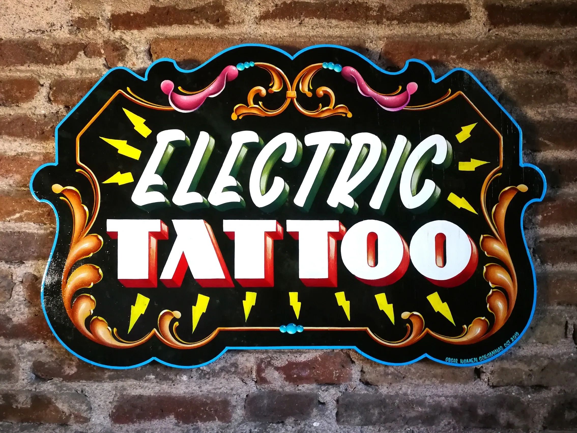 Rotulación tradicional a pincel para estudio de tatuajes de Barcelona