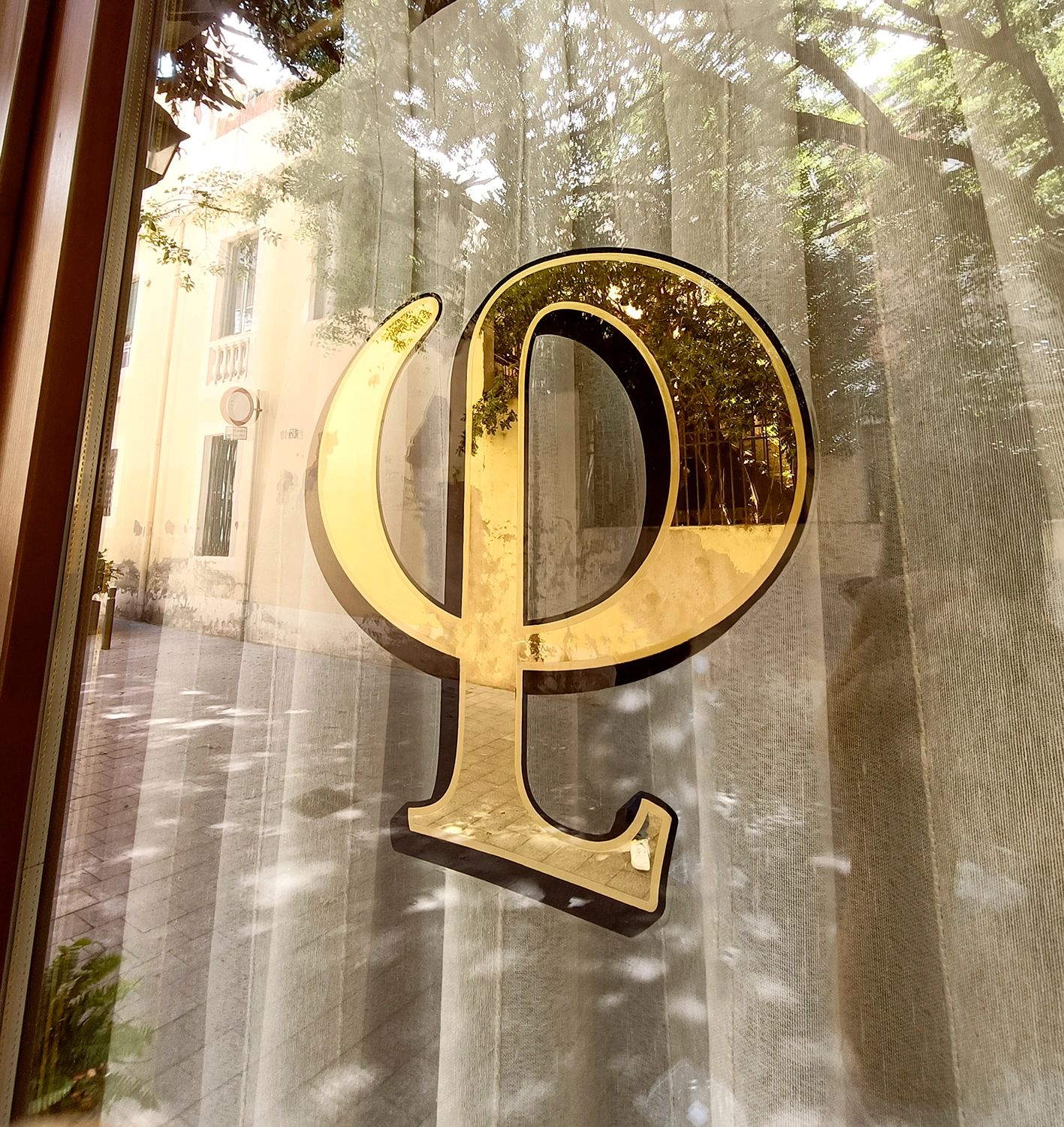 Logotipo para coctelería en oro 24klts en Barcelona