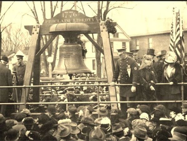 Group of people surrounding the Liberty Bell in 1915. Unknown location.