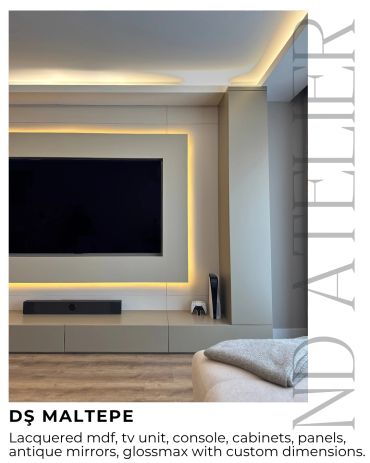 Modern TV ünitesi ve saklama dolaplarıyla şık oturma odası.