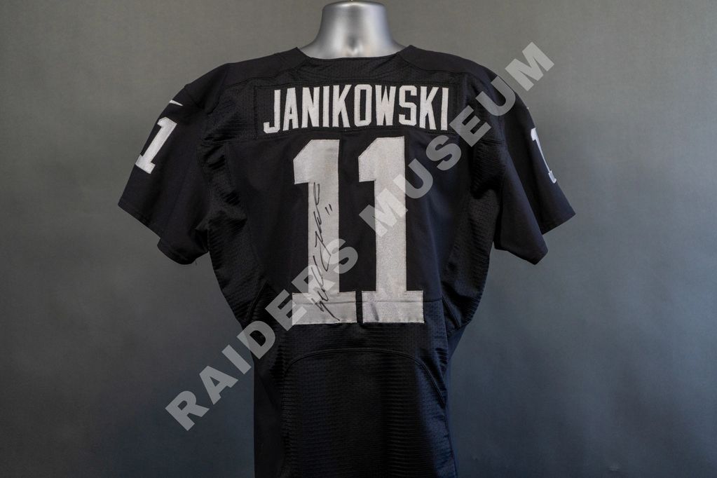 JaMarcus Russell Signed Raiders Jersey (Russell COA)