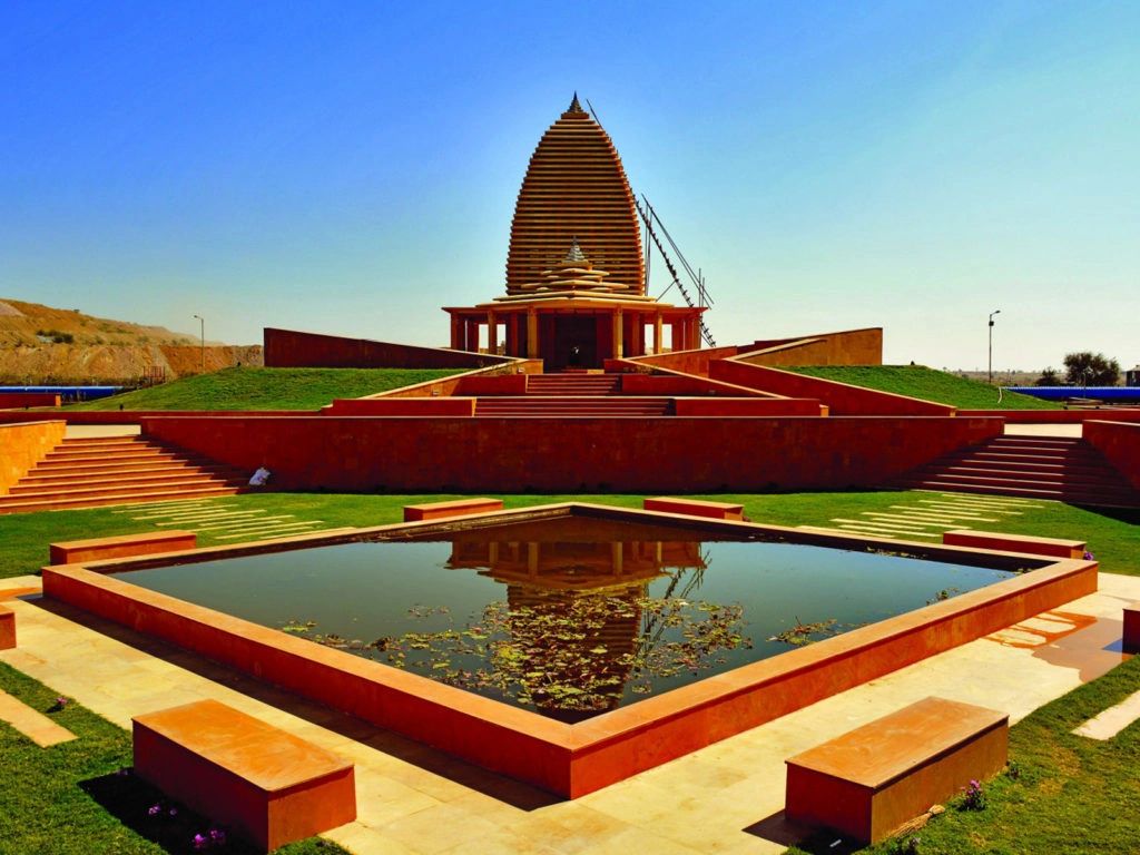 Celebrating the Glory of Architecture : An astonishing picture showing a gorgeous view. The tones are vibrant and combination ideally. Its arrangement looks wonderful, with the features are highly clear.