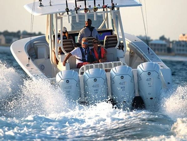 outboards boat underway 