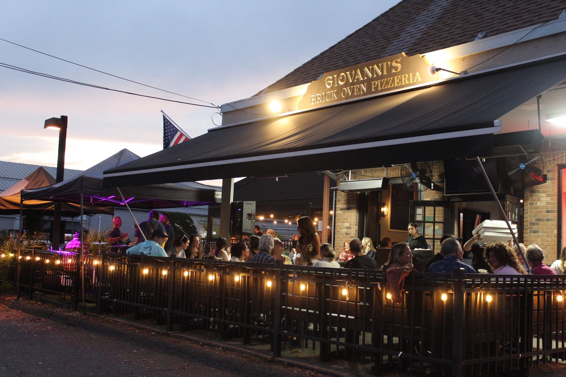 Giovannis Brick Oven Pizzeria