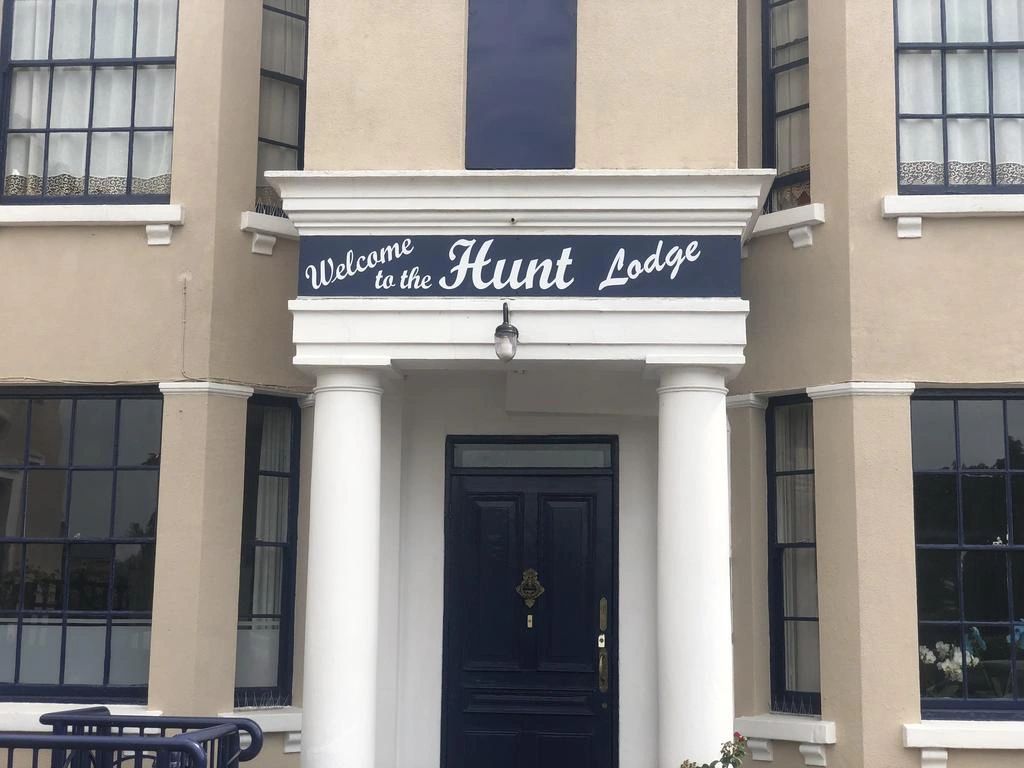 Hunt Lodge hoter entery