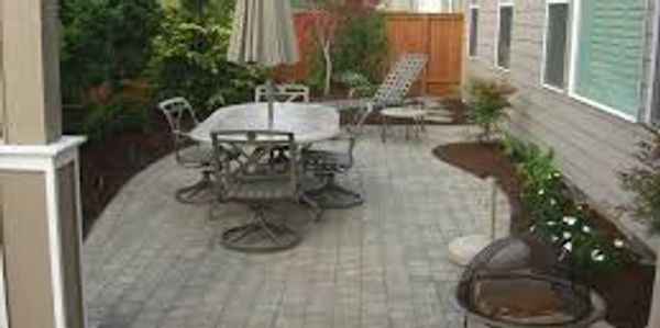 Small patios are no problem for us.  We have the experience and the know-how to make small stamped, colored cement jobs just as beautiful as large cement jobs.