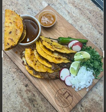 QUESABIRRIAS
SHREDDED BEEF  QUESADILLA 
