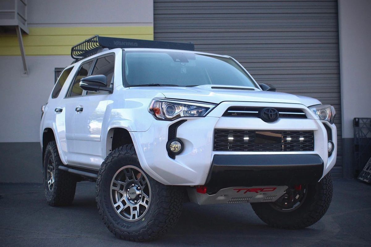 Westcott Designs Toyota 4Runner 5th Gen Sliders (Color: Black Powdercoat,  Top Plate: Include Top Plate, and Degree Of Angle: 20 Degrees)