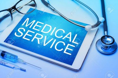 Tablette affichant "Medical Service" avec stéthoscope et seringue.