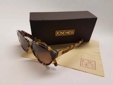 Jose Hess sunglasses with case Jose Hess Sunglasses main image 4