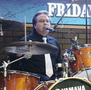 Signing man playing the drums