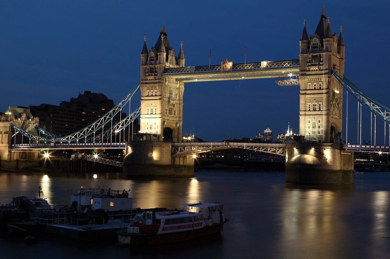 An image of a bridge in London, with two boats on the river