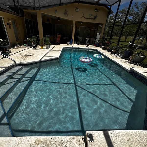 Well-maintained swimming pool in excellent condition