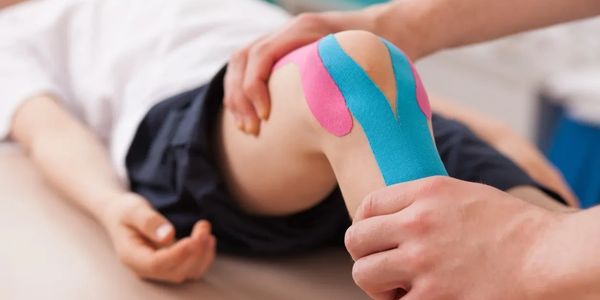 sports taping, kinesiotaping, knee pain, knee bracing, promoting healing, reduced pain, blood flow