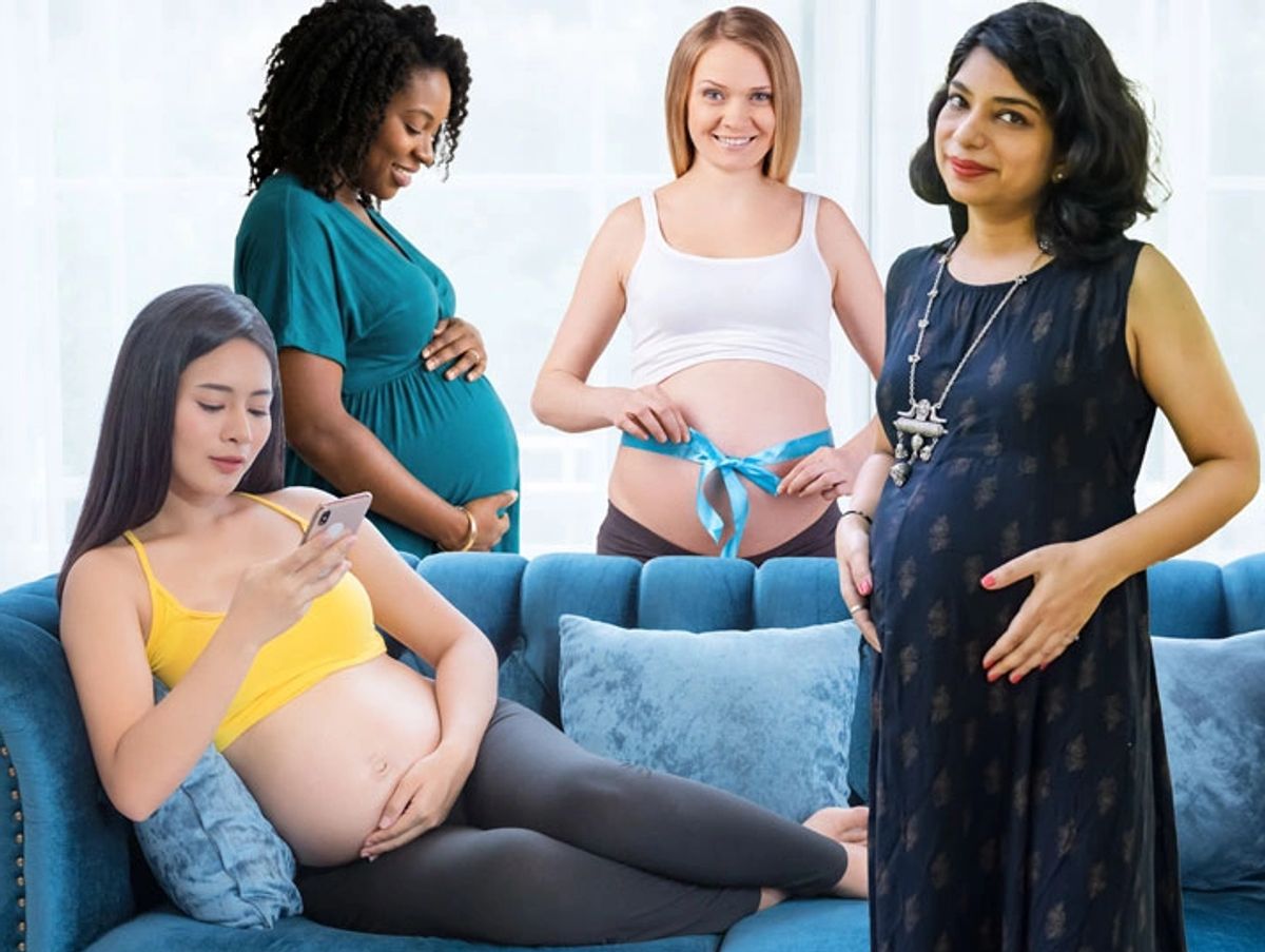 Pregnant women and mothers supporting each other