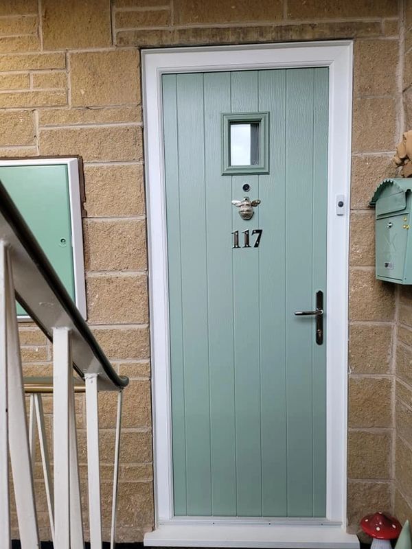 FD30s Composite Fire Door with smoke seals in Chartwell Green fitted in Nottinghamshire.