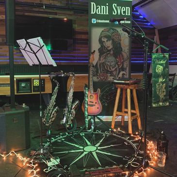 Dani’s stage setup