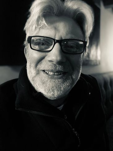 Photo of the artist in black and white