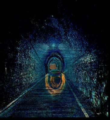 alt="Train tunnel low light luminous escence"