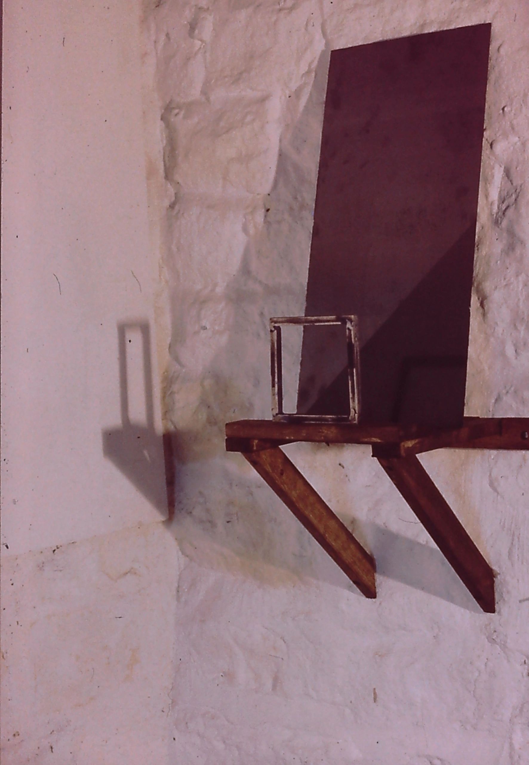 alt="Square steel shelf and metal sheet"