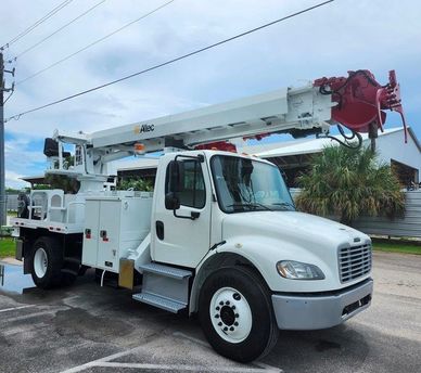 2017 Altec DM47B-TR Digger Derrick Truck – BW7892