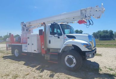 Altec 2050 International Digger Derrick Truck