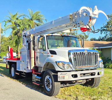 Altec D2050A Digger Derrick Truck