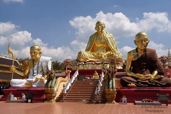 Thailand, Chiang Rai Buddhist Temple, golden monks sitting