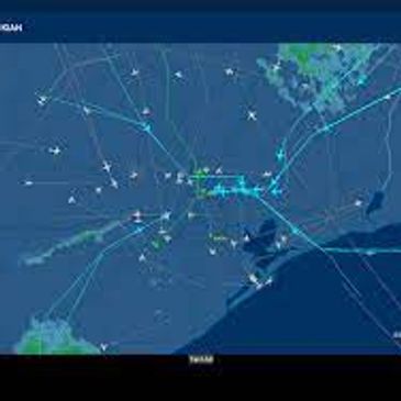 Flight radar map showing many airplanes over Texas.