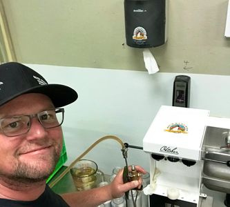 Rock Stacker Kombucha canning on Oktober seamer in Flagstaff, AZ. 