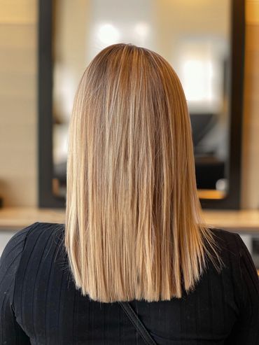 Blonde balayage with bright face-framing highlights by Santoro stylists in Brighton. A fresh, low-ma