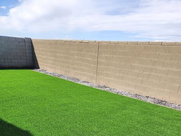 backyard landscape with turf in Arizona 