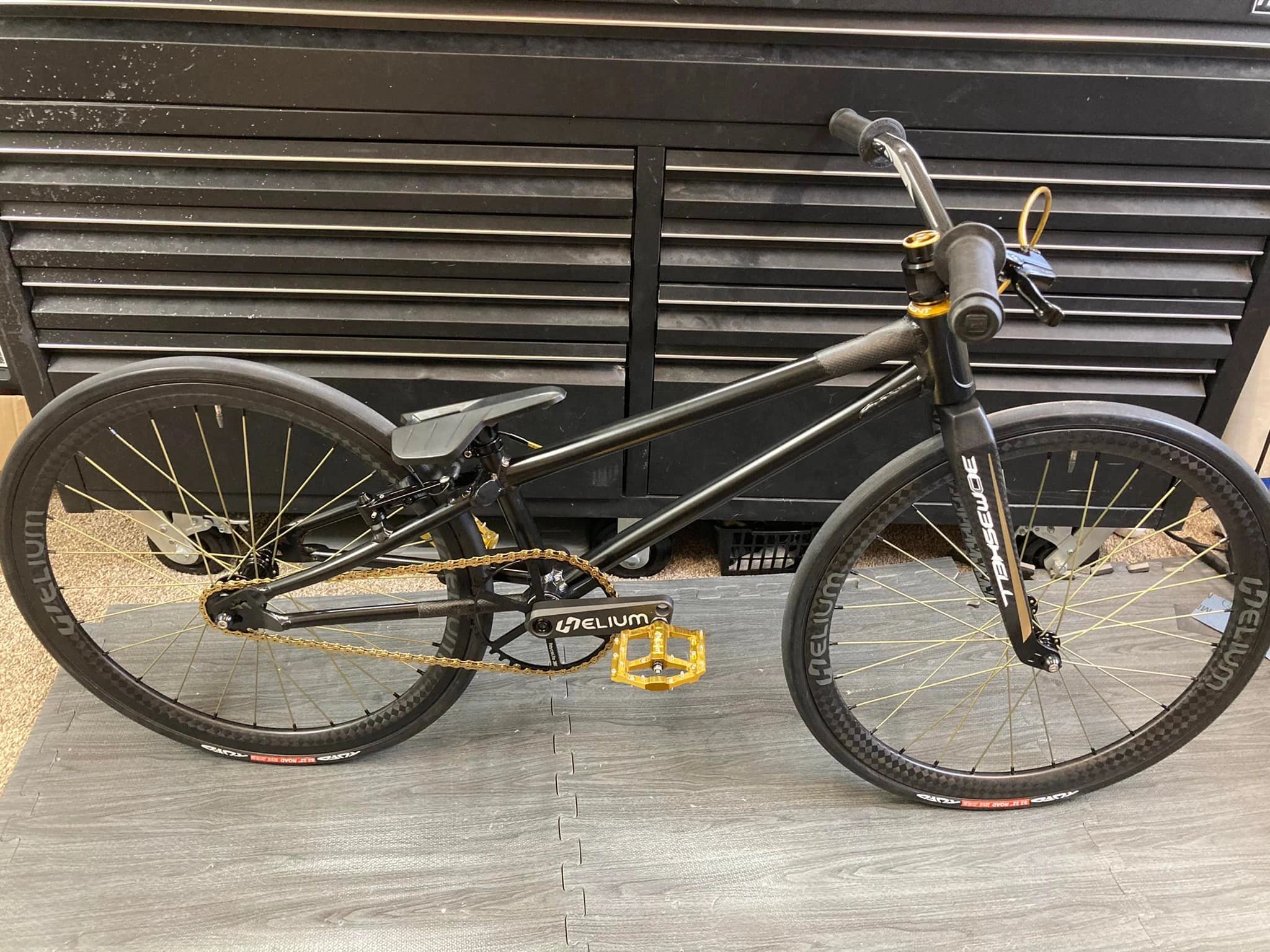 Game Changer 22" wheelset withOnyx Ohms, tires and USA Titanium spokes