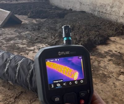 Thermal camera showing a heat image of a coiled object.