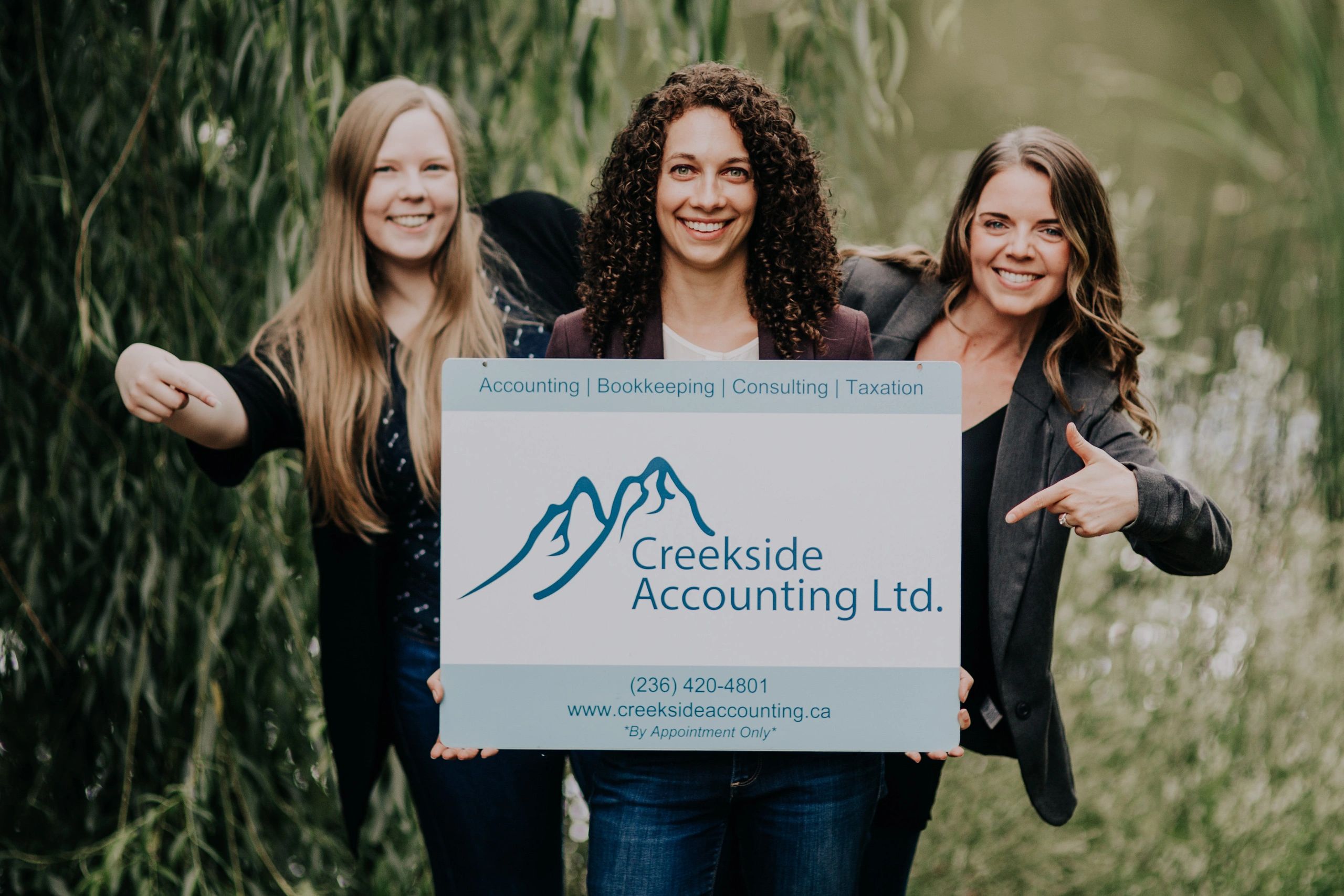 Kelowna Accountant Jillian with bookkeepers and the Creekside Accounting sign. 