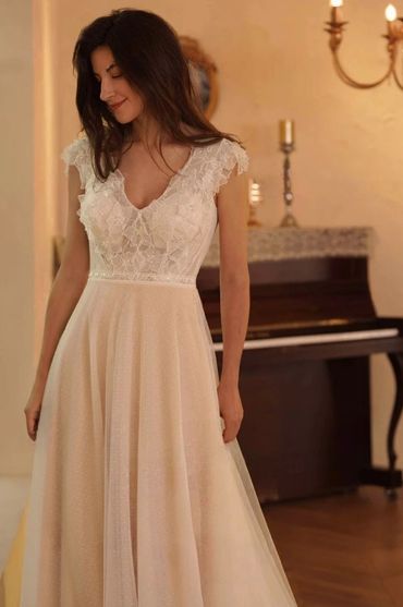 ROBE DE MARIÉE NUDE/BEIGE FLORALE GR. 8