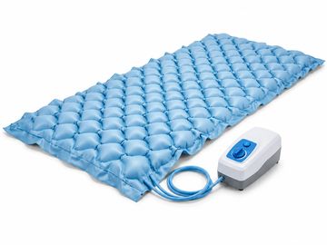 Colchoneta antiescaras azul con bomba de aire.