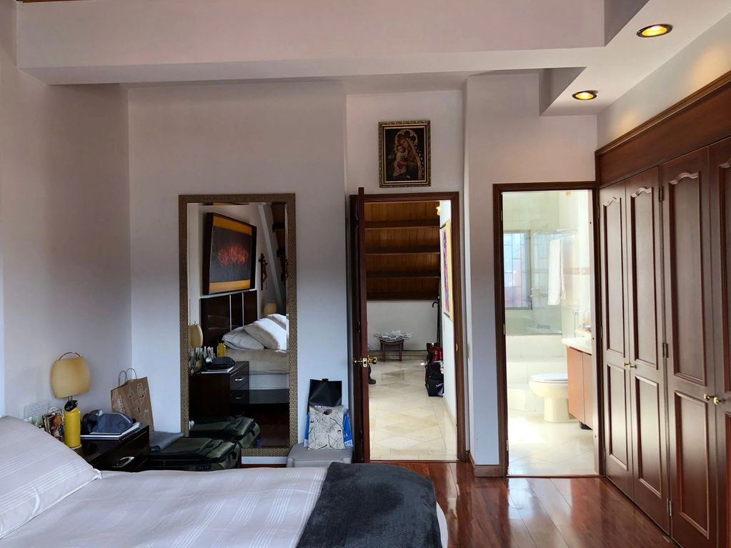 Casa de cuatro niveles en venta y arriendo