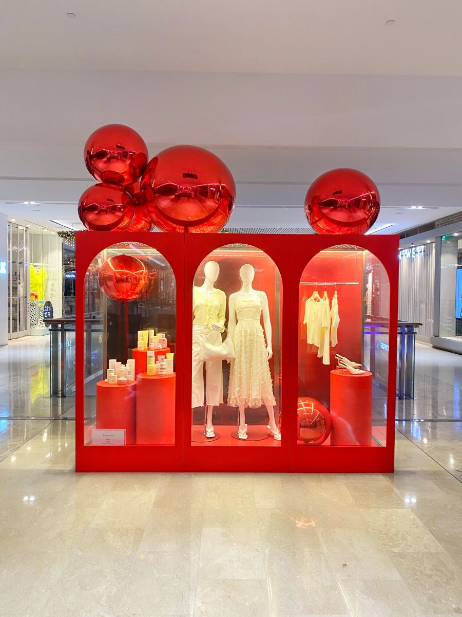 Retail visual merchandising window display