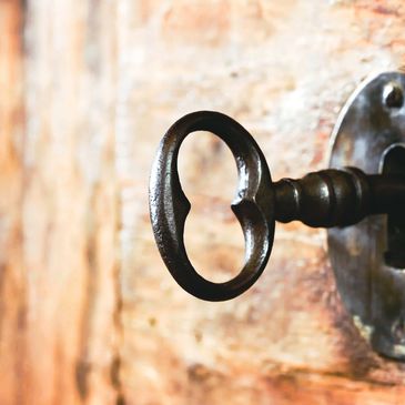 Key to global legal recruitment network connecting law firms in London and the US with elite talent.