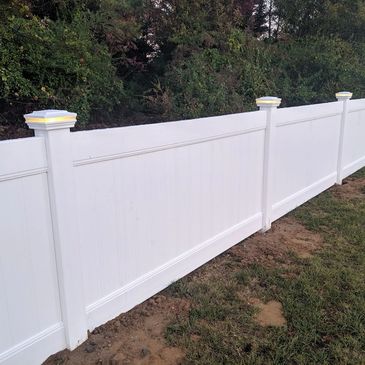 vinyl privacy fence with low voltage post lights