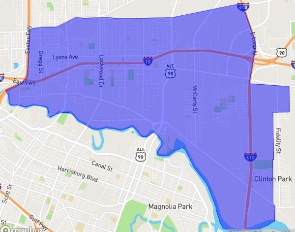 Map highlighting a neighborhood with main roads and parks.