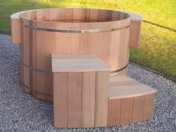 Cedar wood hot tub with custom built flat steps